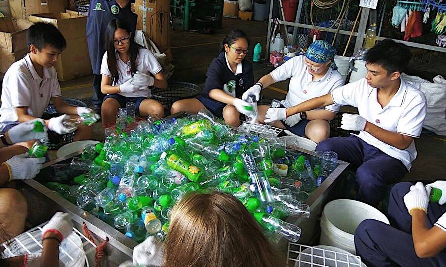 HK Recycles volunteer with kids in Hong Kong