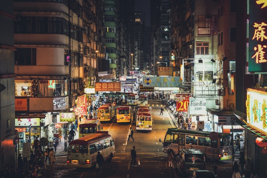 Tung Choi Street with many cars