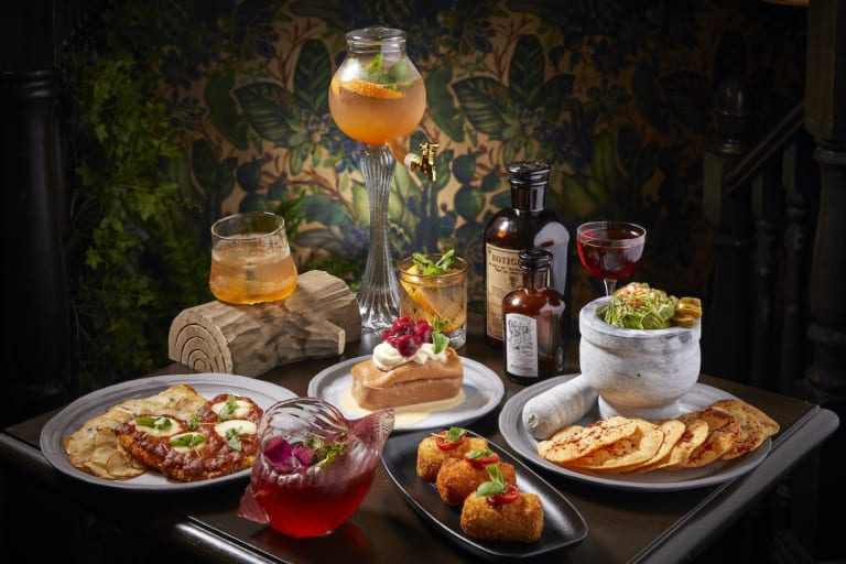 Best happy hours in Hong Kong 20+ drinking deals!