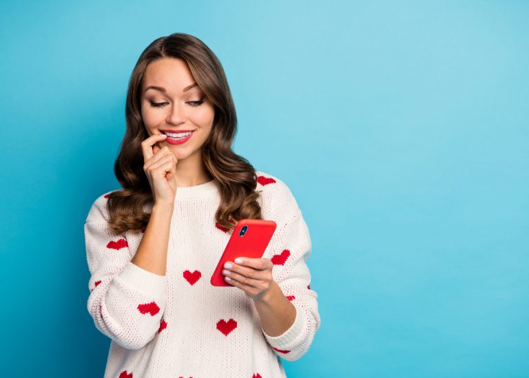 Dating apps in Hong Kong Swipe, swipe and swipe!