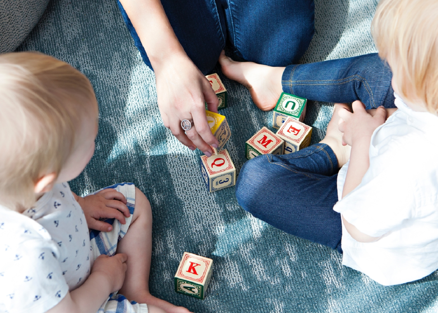 English playgroups in Hong Kong kids playing with blocks