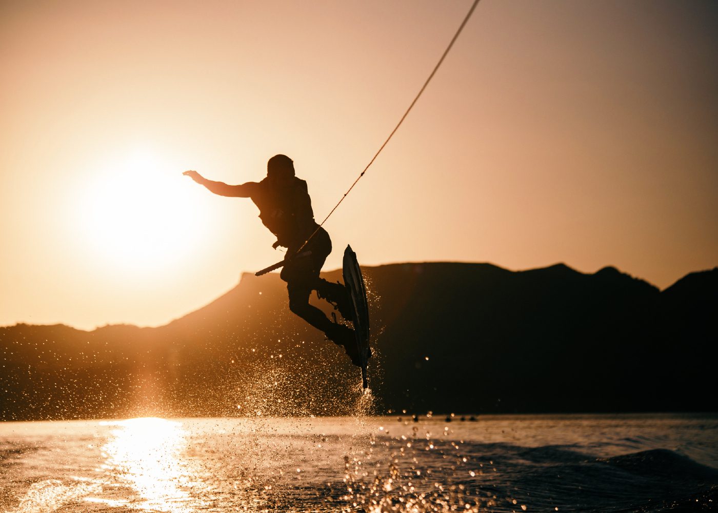 A guide to wakeboarding & wakesurfing in Hong Kong
