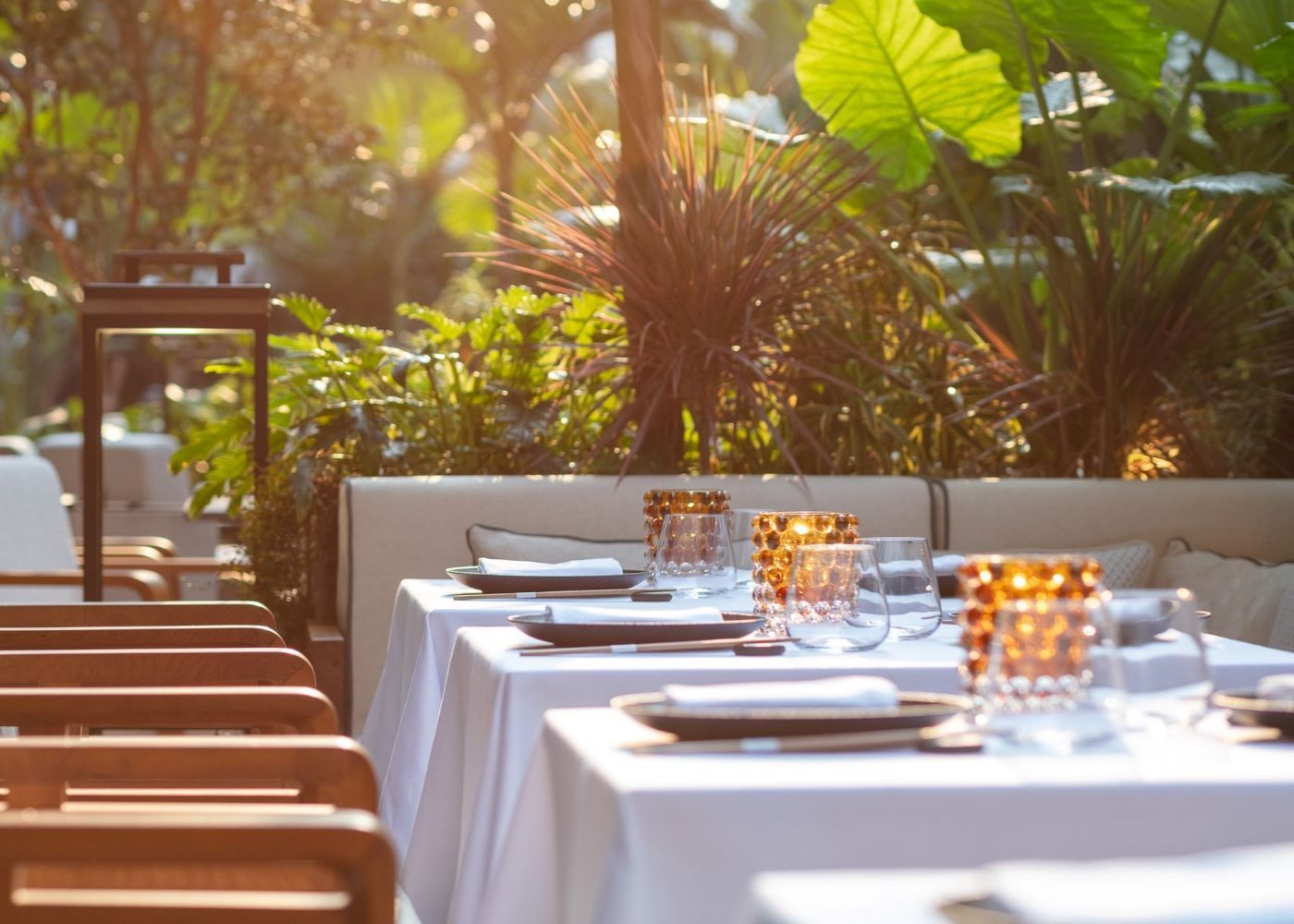 Best happy hours in Hong Kong 20+ drinking deals!