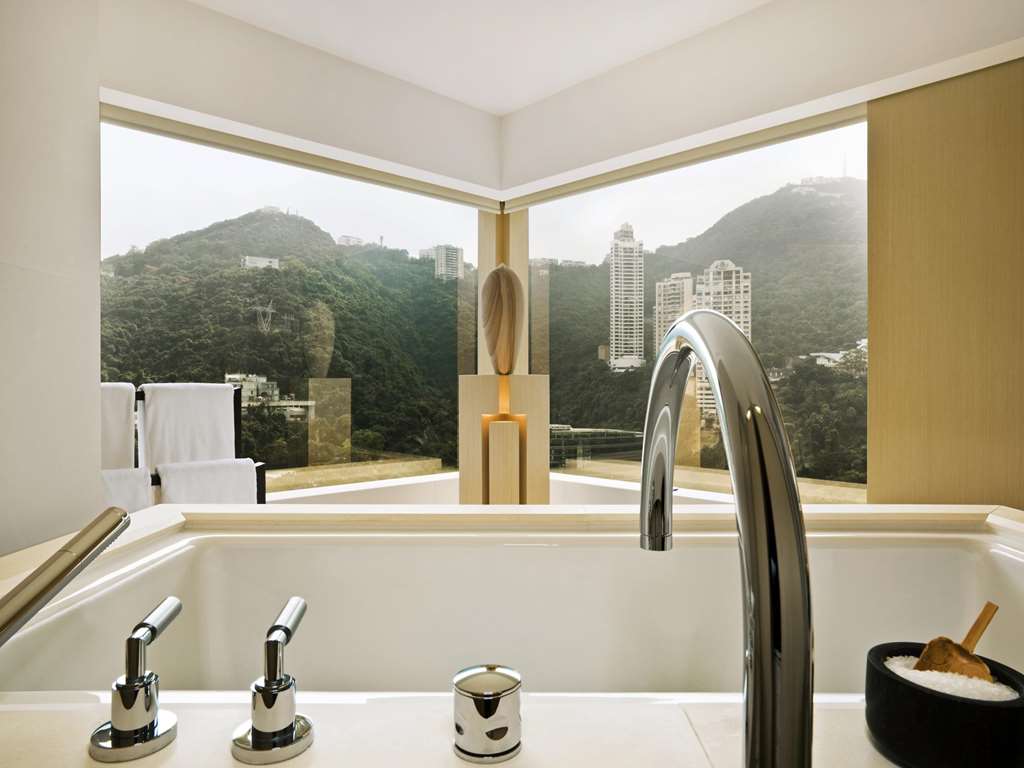 8 most luxurious hotel bathrooms in Hong Kong