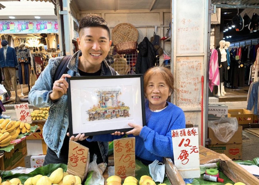 Alvin Lam standing with Ms Wong, both holding a framed print of the painting/Alvin Lam