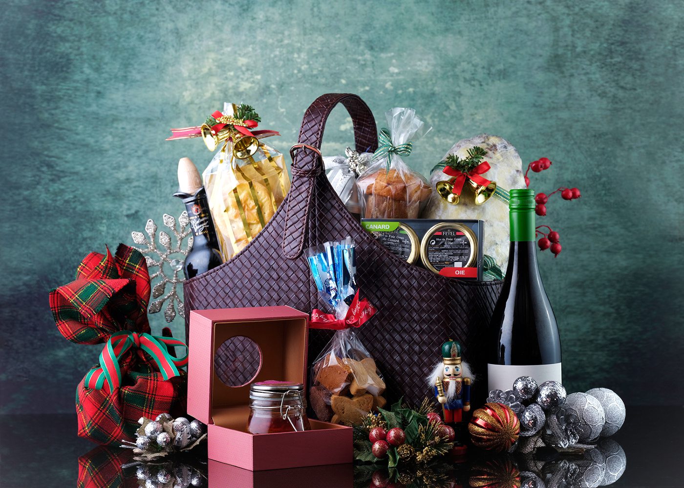 Shop these fantastic Christmas hampers in Hong Kong