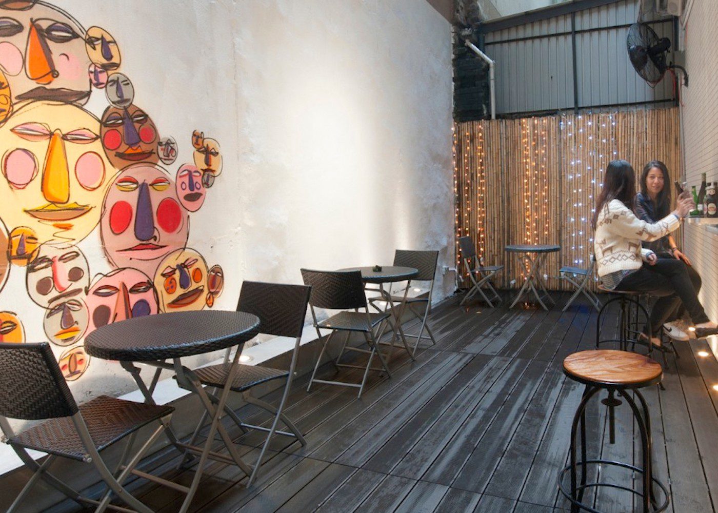 Hong Kong cafes with free WiFi live the freelance dream