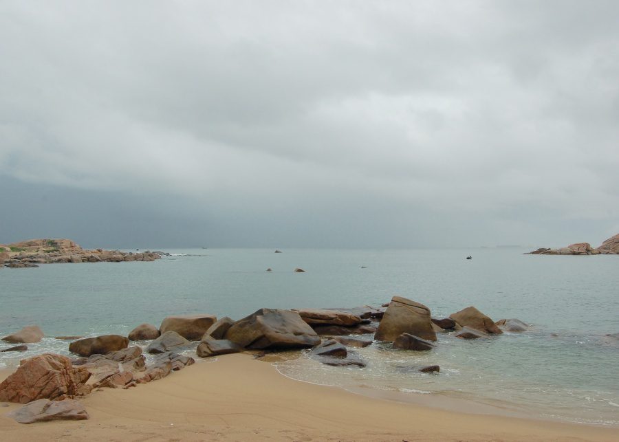 hidden beaches in hong kong shek pai wan