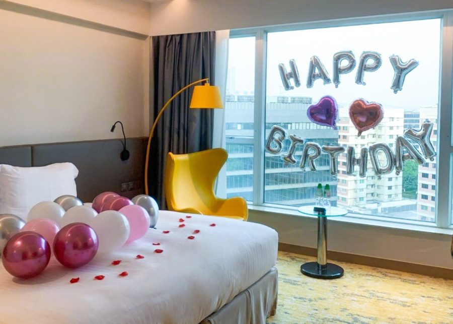 park hotel room birthday decorations