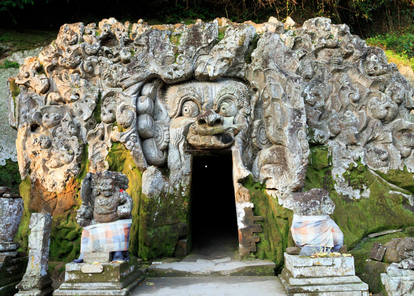 goa gajah temple elephant cave bali