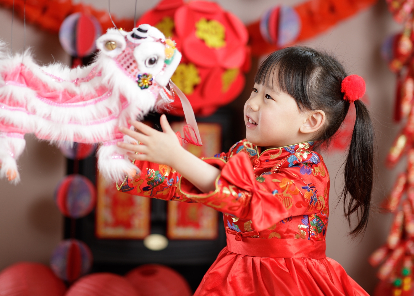 chinese new year traditions girl