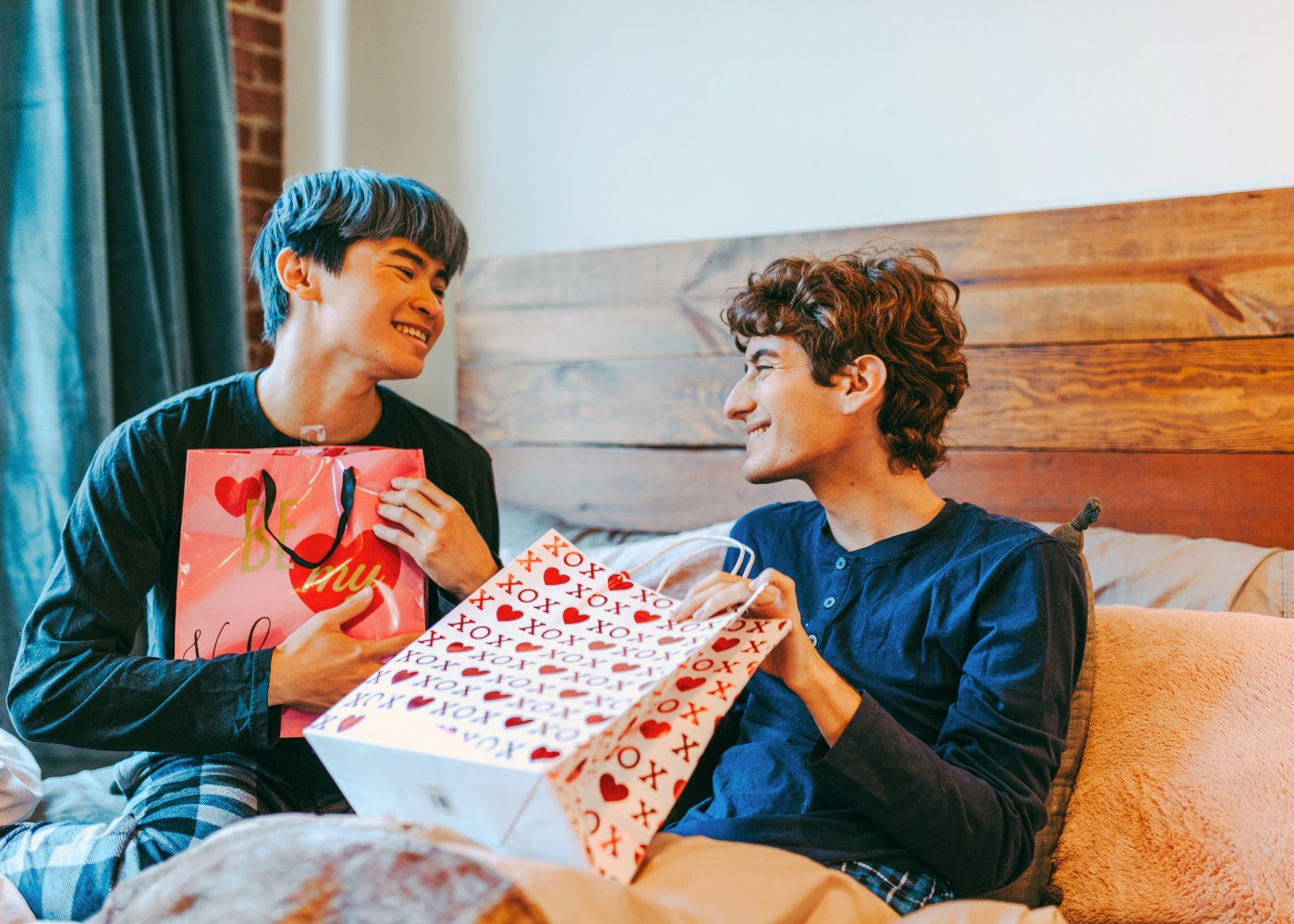 romantic gifts hong kong lead image