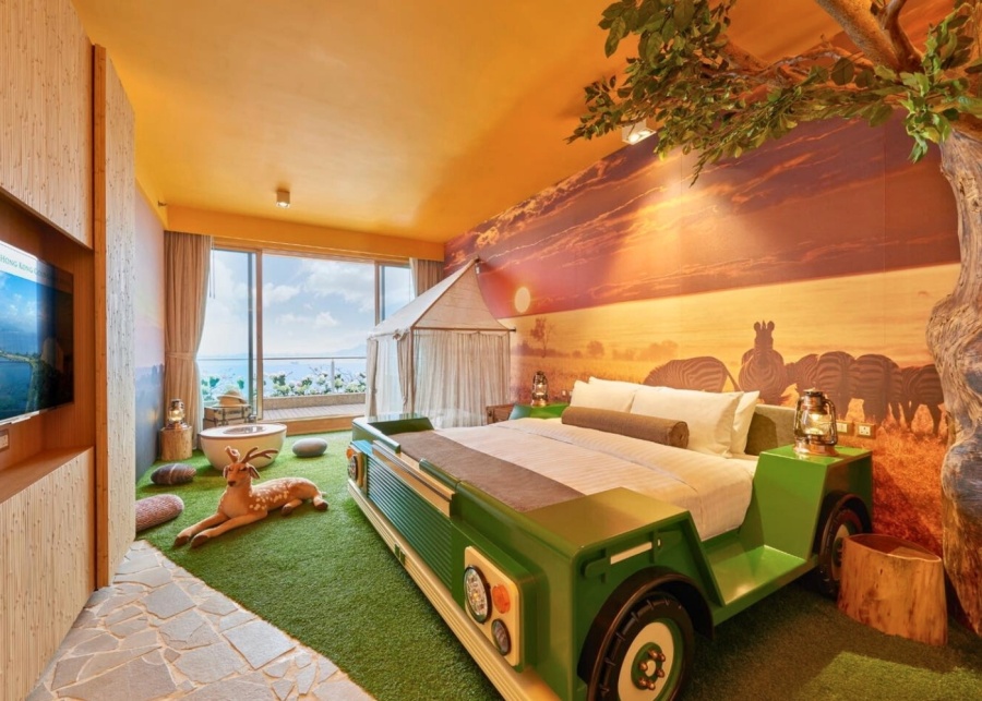 family-friendly hotels hong kong gold coast