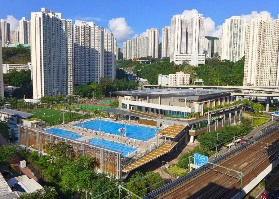 keep cool in hong kong swimming pool