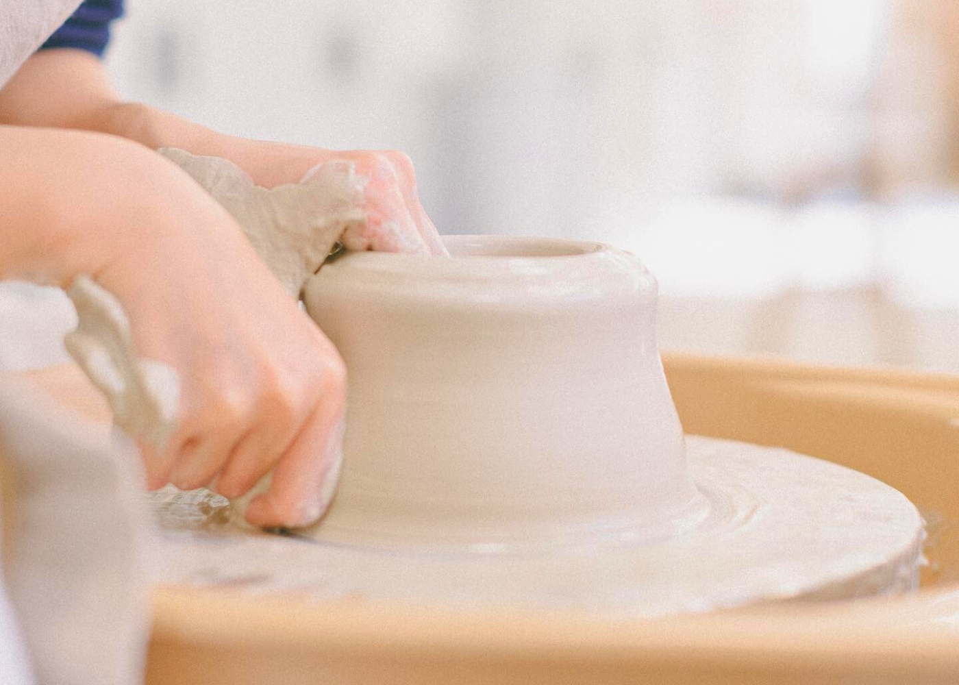 ceramics class pottery lead image