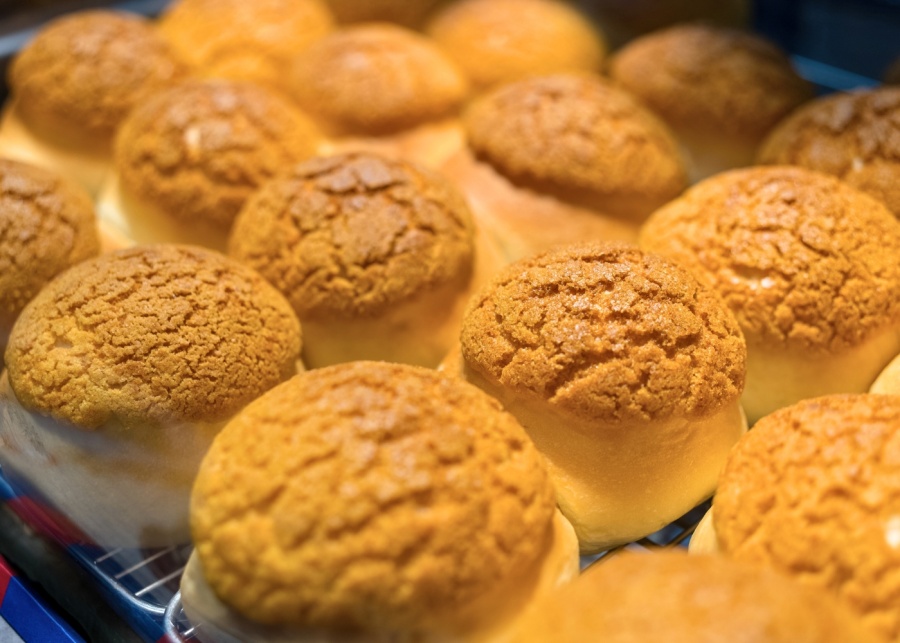 hong kong style breakfasts pineapple bun