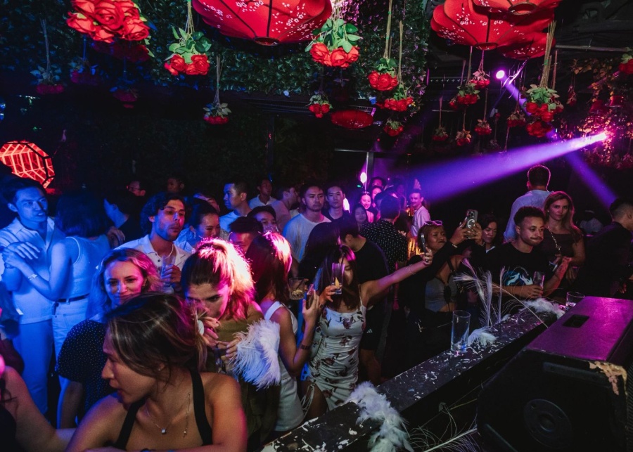 Hey night owls, these Hong Kong clubs have the best dance floors, parties, and drinks!