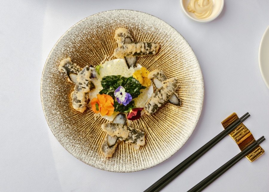 Deep-Fried Seaweed Roll with Cuttlefish