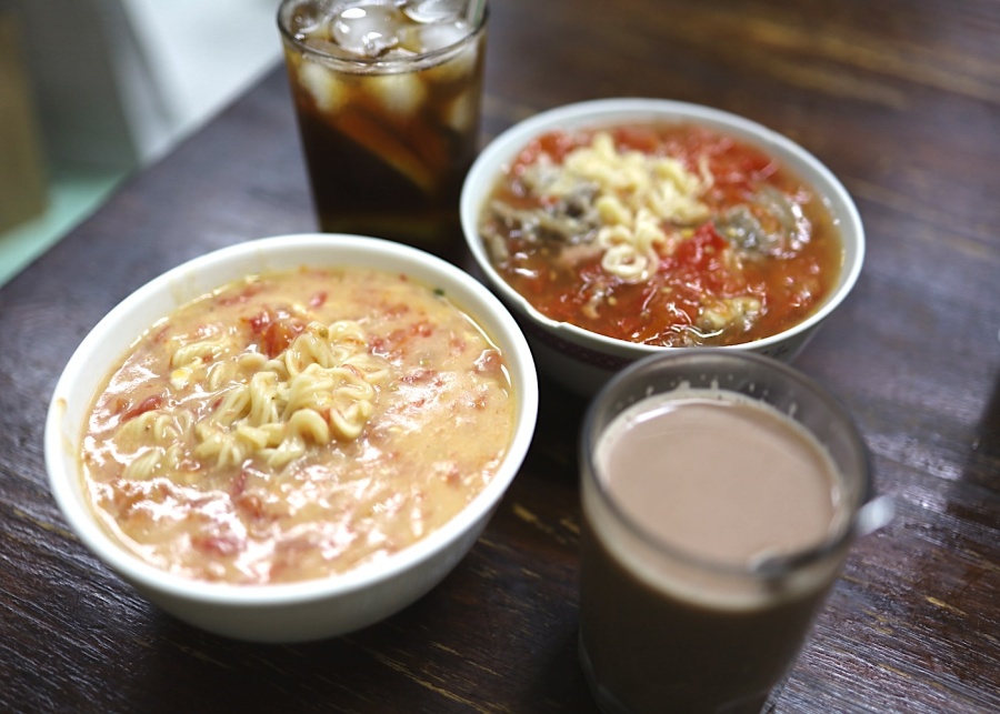 Tomato broth instant ramen at Star Cafe (Photo credit: Hong Kong Free Tours)