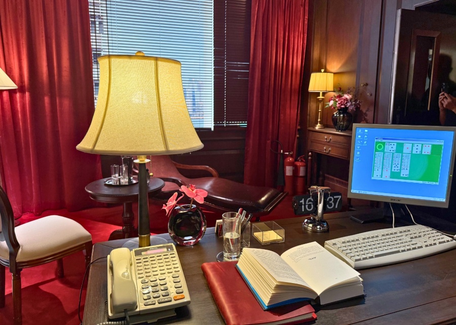 undercover underworld exhibition interview kristof van den troost undercover movies therapist's office 2