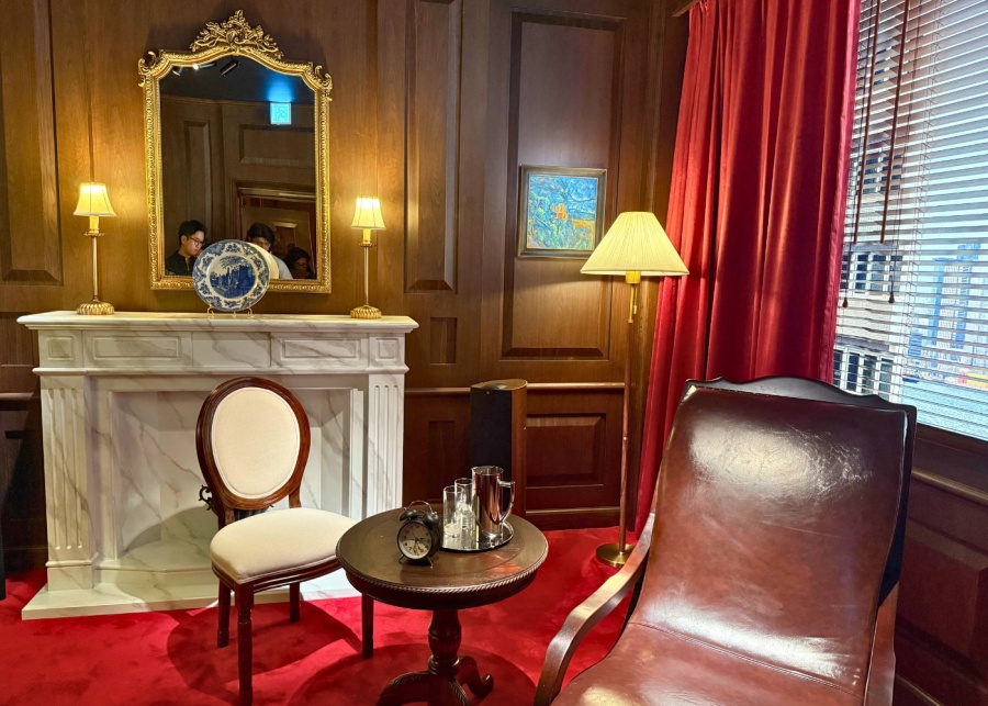 undercover underworld exhibition interview kristof van den troost undercover movies therapist's office 1